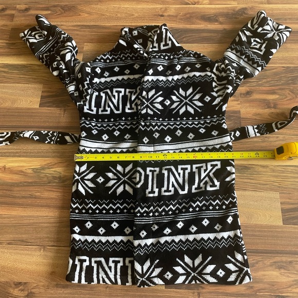 Pink Victoria’s Secret plush robe - Picture 9 of 12